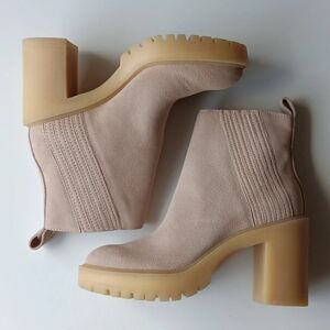 Dolce Vita Women’s Celia Boot Size 6 M Cream Tan Lug Gum Sole Booties